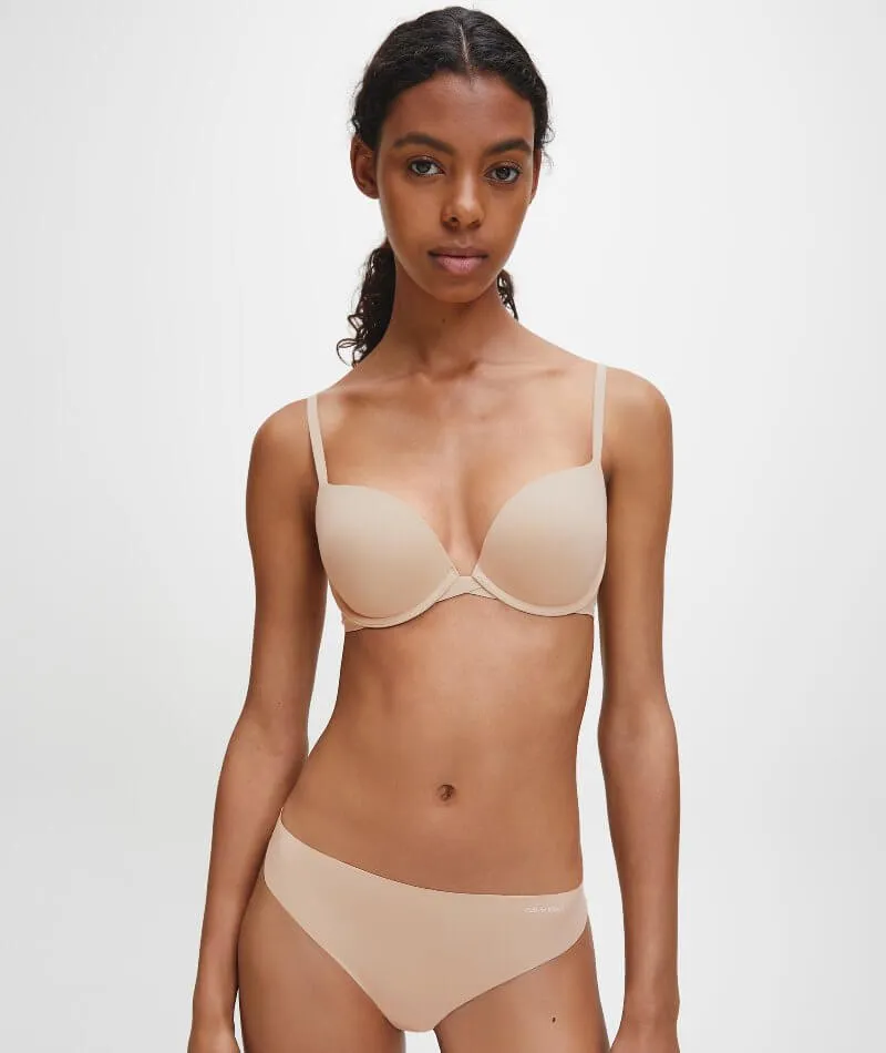 Calvin Klein Invisibles Thong - Light Caramel