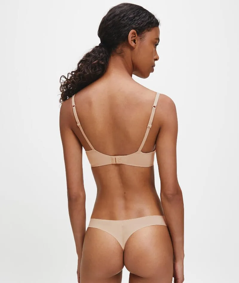 Calvin Klein Invisibles Thong - Light Caramel
