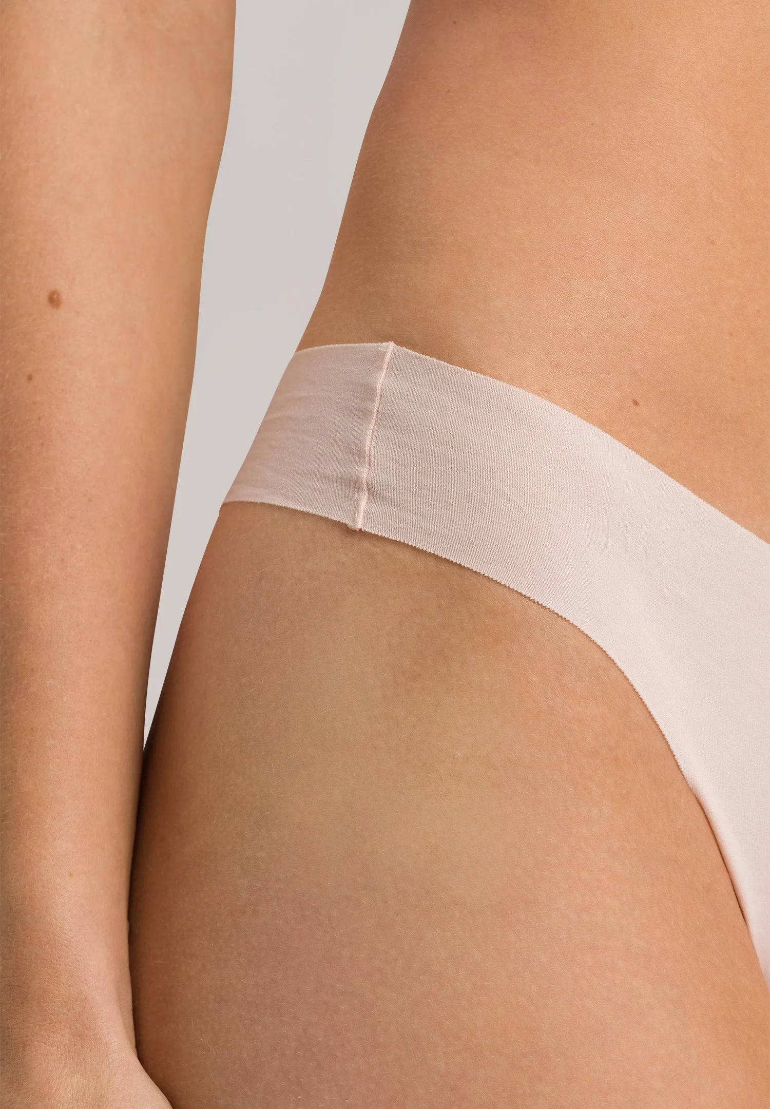 Invisible Cotton Thong | Powder 71225-1381